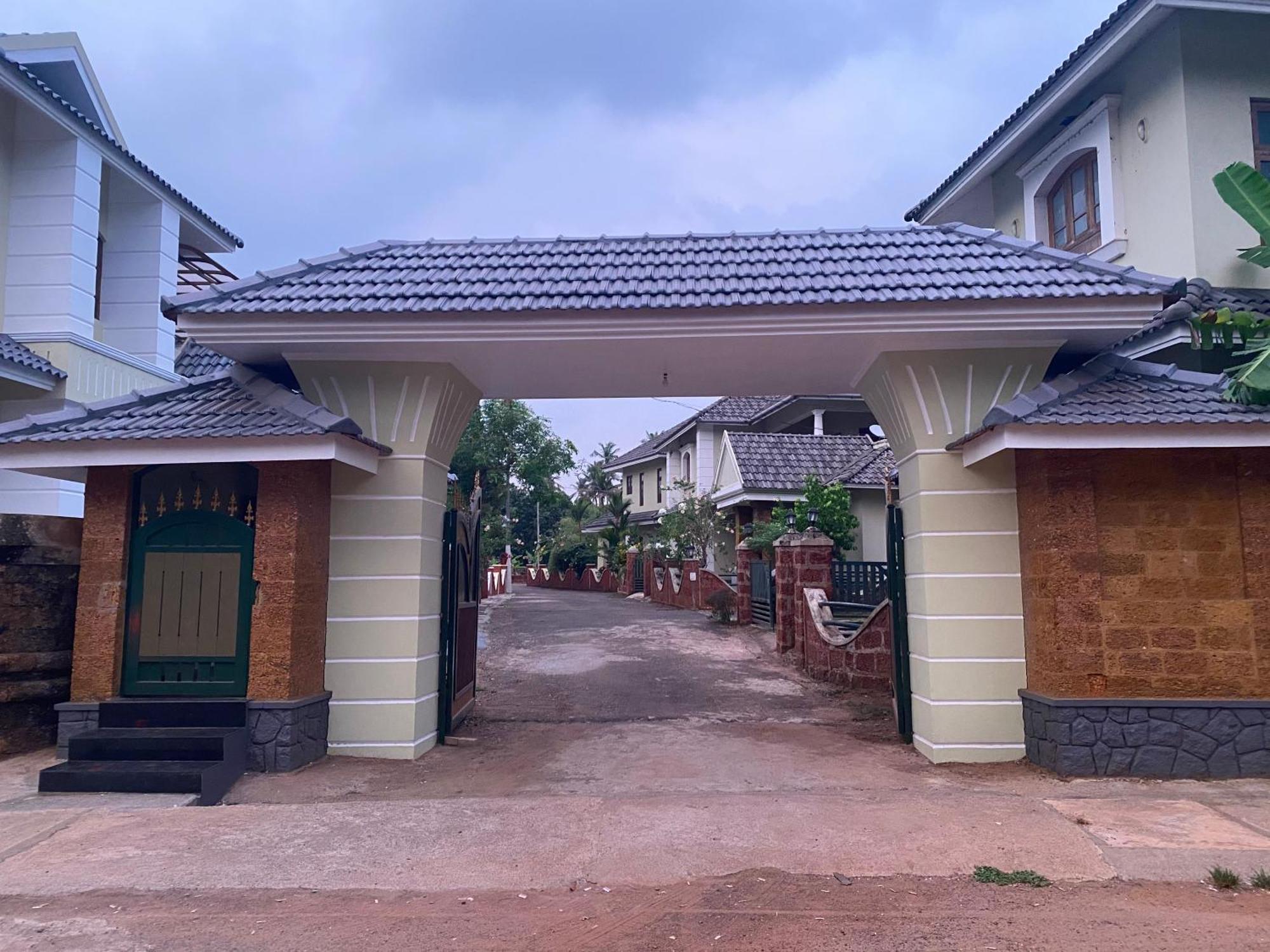 "Radhas" 4Br Villa In Gated Spring Field Community, קאנור מראה חיצוני תמונה